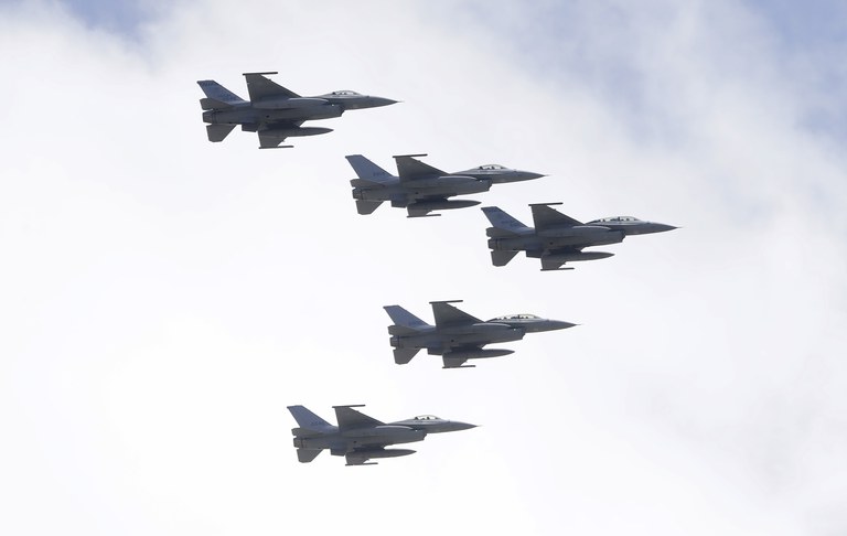 F-16s.jpg F-16s.jpg