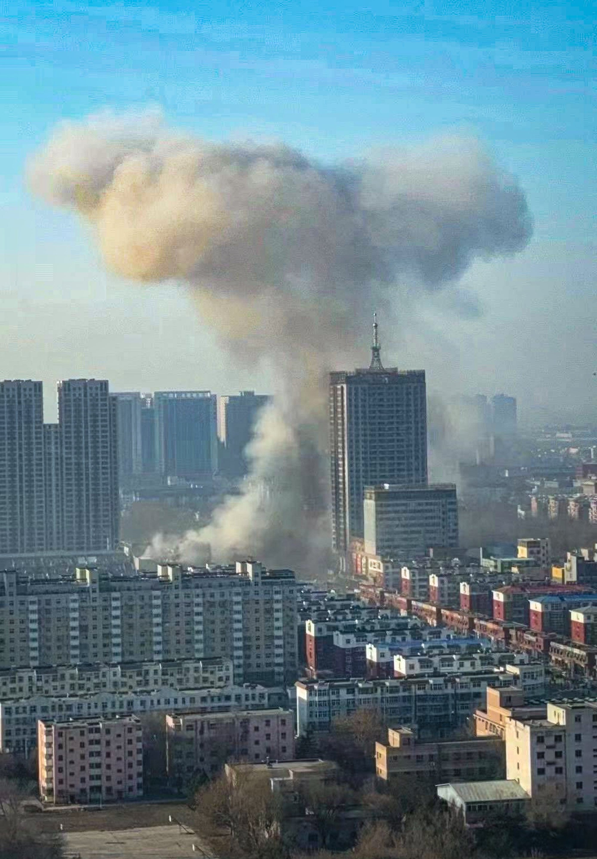 Observers took to social media to post images of the blast and aftermath. Photo: Weibo/@专用老年机