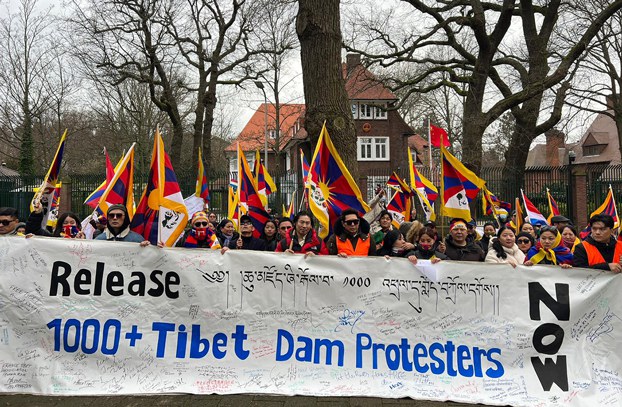 ENG_TIB_DegeUpdate_0304202.jpg Tibetans in exile hold a rally in Amsterdam to support dam protesters in Dege county, southwestern China's Sichuan province, March 1, 2024. (Netherlands Tibetan Community)