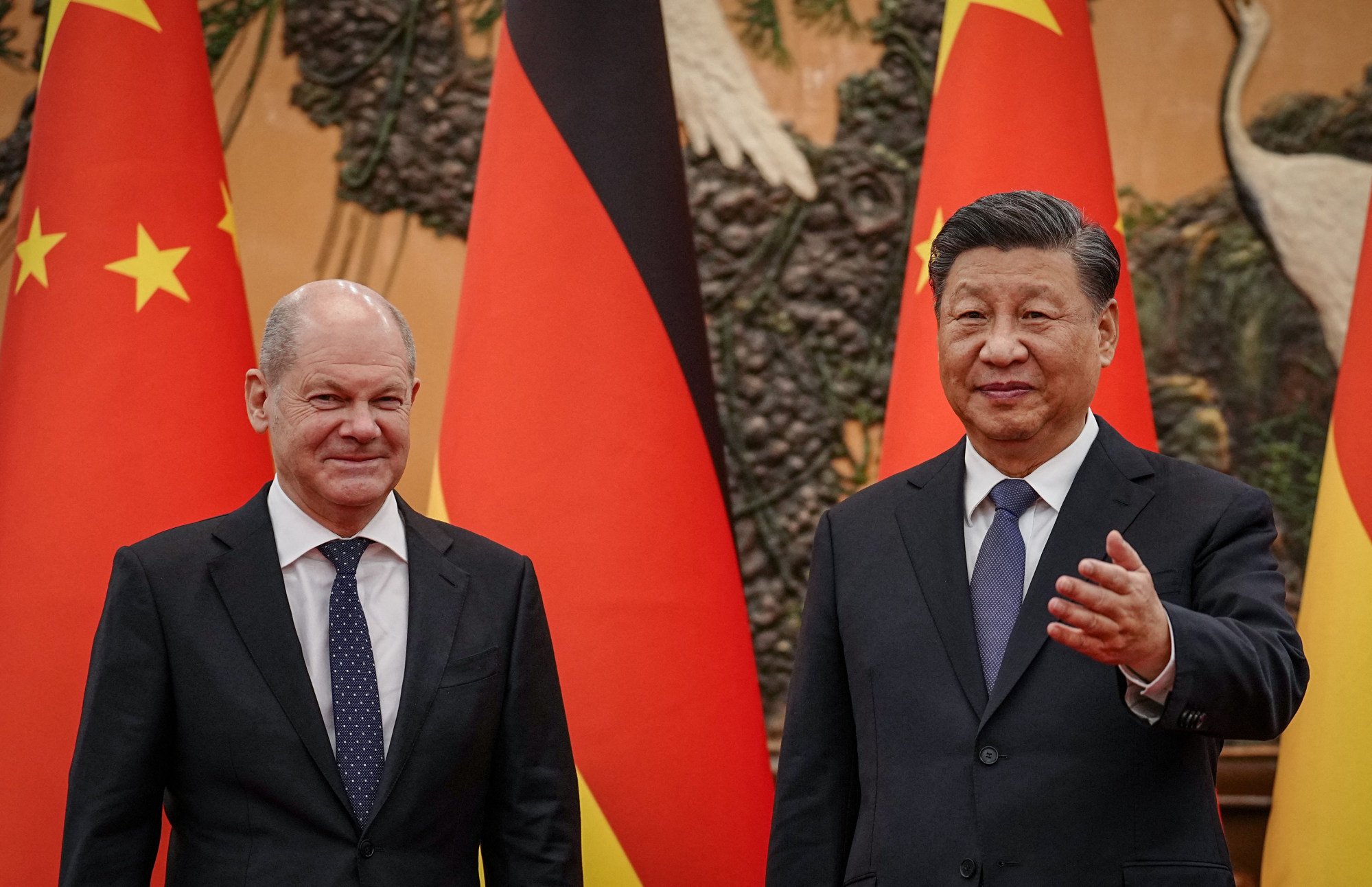 On November 4, 2022, Chinese President Xi Jinping welcomes German Chancellor Olaf Scholz to the Grand Hall in Beijing. Photo: AFP