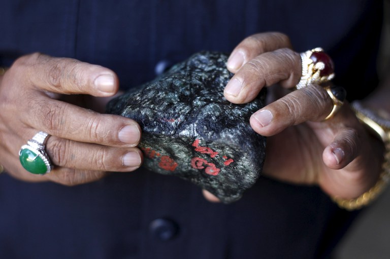 2015-12-16T120000Z_795008734_GF10000265627_RTRMADP_3_MYANMAR-CHINA-JADE.JPG 2015-12-16T120000Z_795008734_GF10000265627_RTRMADP_3_MYANMAR-CHINA-JADE.JPG