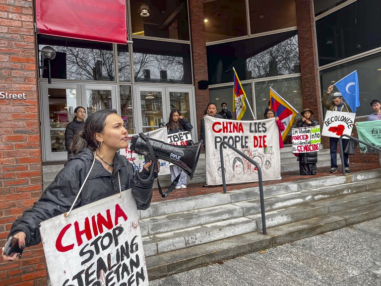 ENG_CHN_HK_AmbassadorProtest_04232024.3.JPG