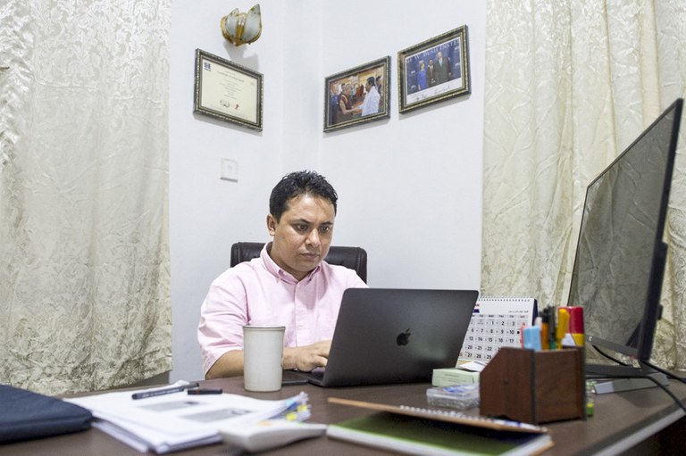 ENG_BUR_PrisonersKilled_04032024.3.JPG Aung Kyaw Moe, a Rohingya humanitarian worker, in his office in Yangon, Aug. 15, 2018. (Ye Aung Thu/AFP)