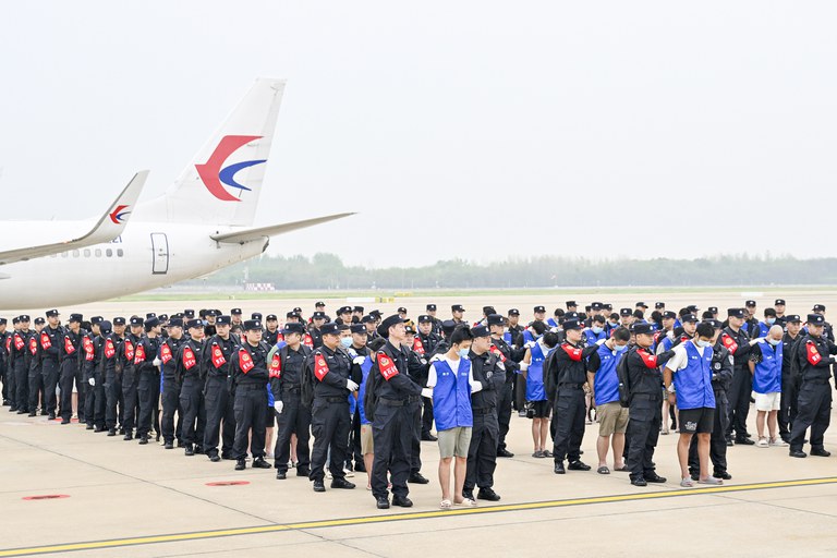 ENG_KHM_SuspectsDeported_04152024.3.JPG ENG_KHM_SuspectsDeported_04152024.3.JPG