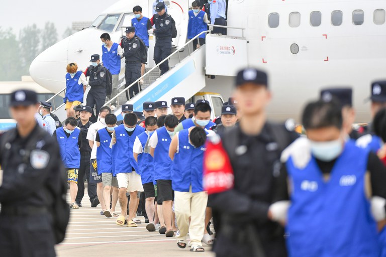 ENG_KHM_SuspectsDeported_04152024.2.JPG ENG_KHM_SuspectsDeported_04152024.2.JPG