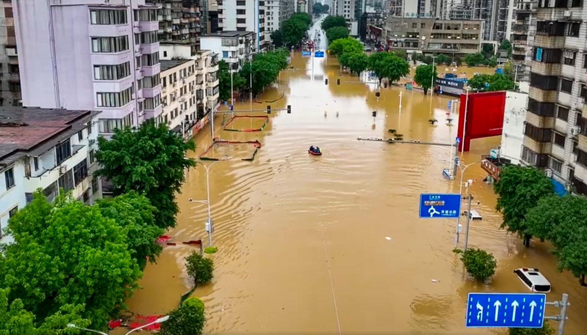 Shaoguan is one of the areas hardest hit by the rising waters. Photo: Weibo/韶关那些事儿