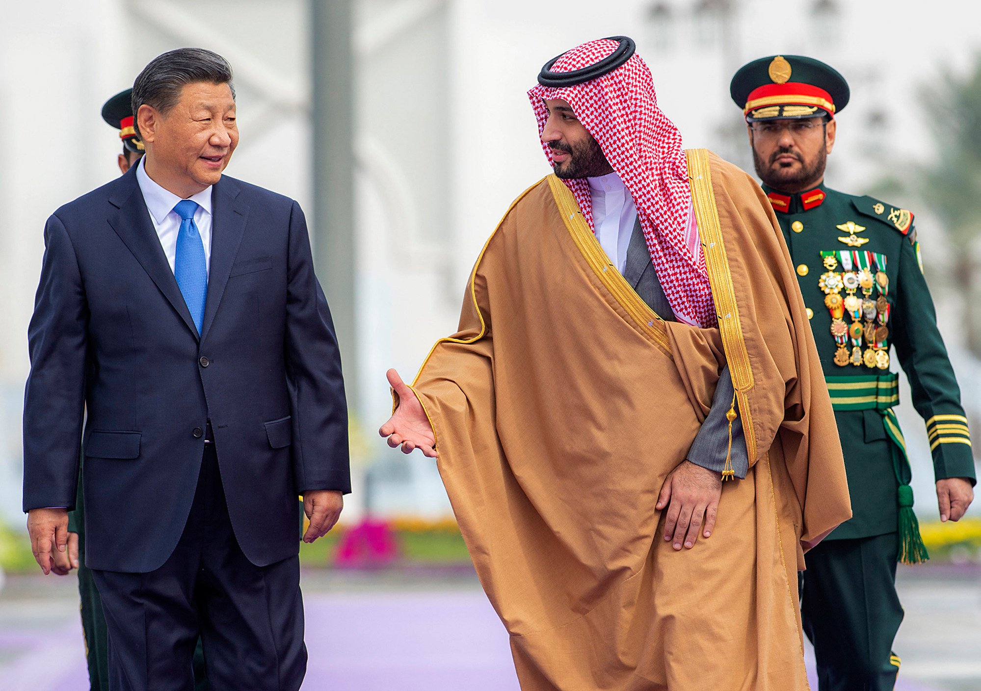 Saudi Crown Prince Mohammed bin Salman welcoming Chinese President Xi Jinping during a ceremony in the capital Riyadh, on December 8, 2022. Photo: Saudi Royal Palace via AFP