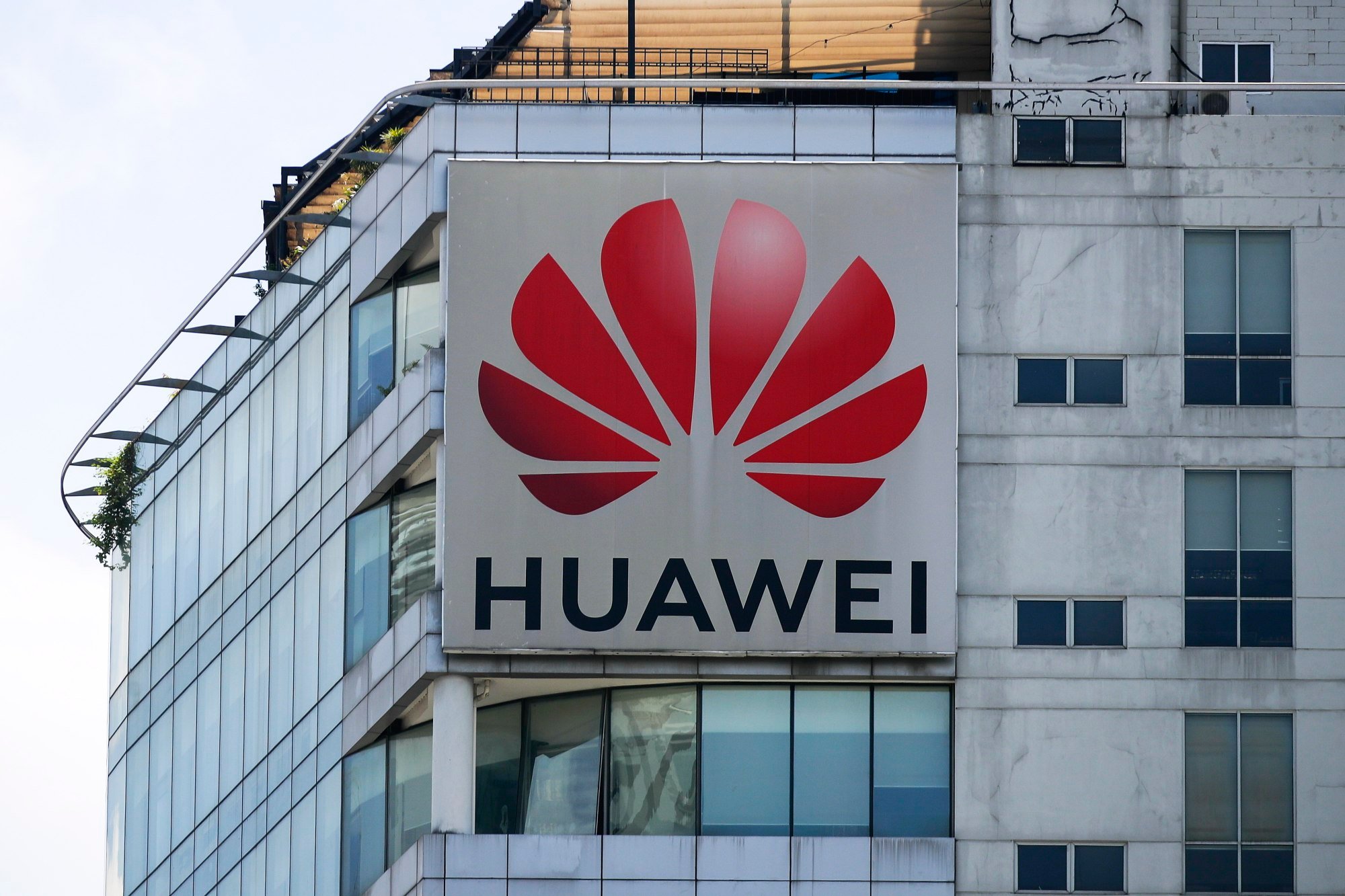 Huawei plays a leading part in expanding the global use of 5G technology despite Western security concerns. Photo: EPA-EFE