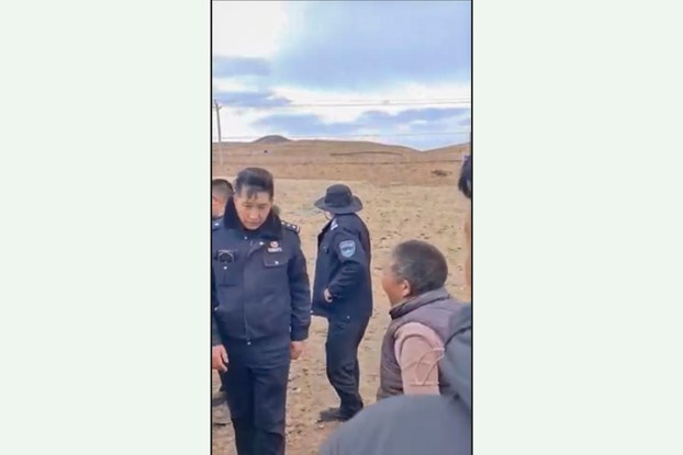 ENG_TIB_TibetMarkhamLandGrab_04152024.3(1).jpg Chinese police argue with Tibetans protesting the seizure of pasture land in Markham county in western China's Tibet Autonomous Region, April 10, 2024. (Citizen journalist/video screenshot)