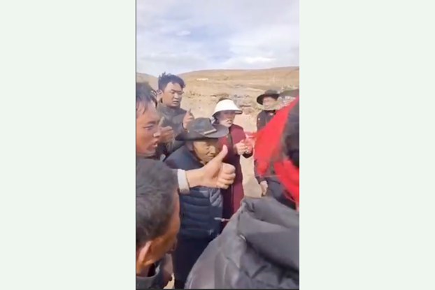 ENG_TIB_TibetMarkhamLandGrab_04152024.2.jpg Chinese police argue with Tibetans protesting the seizure of pasture land in Markham county in western China's Tibet Autonomous Region, April 10, 2024. (Citizen journalist/video screenshot)