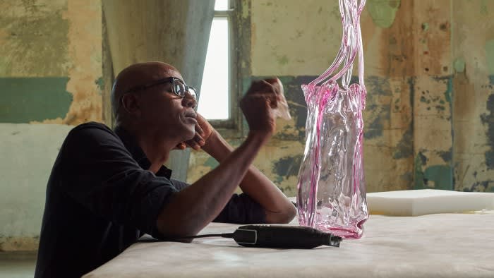 Mark Bradford working on his Borsa edition for Process Collettivo