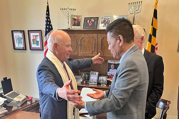 1_ENG_TIB_SikyongVisit_04182024_02.jpg Sikyong Penpa Tsering meets with Sen. Ben Cardin, chairman of the Senate Foreign Relations Committee, in Washington, DC, April 15, 2024. (Office of Tibet, Washington, DC)