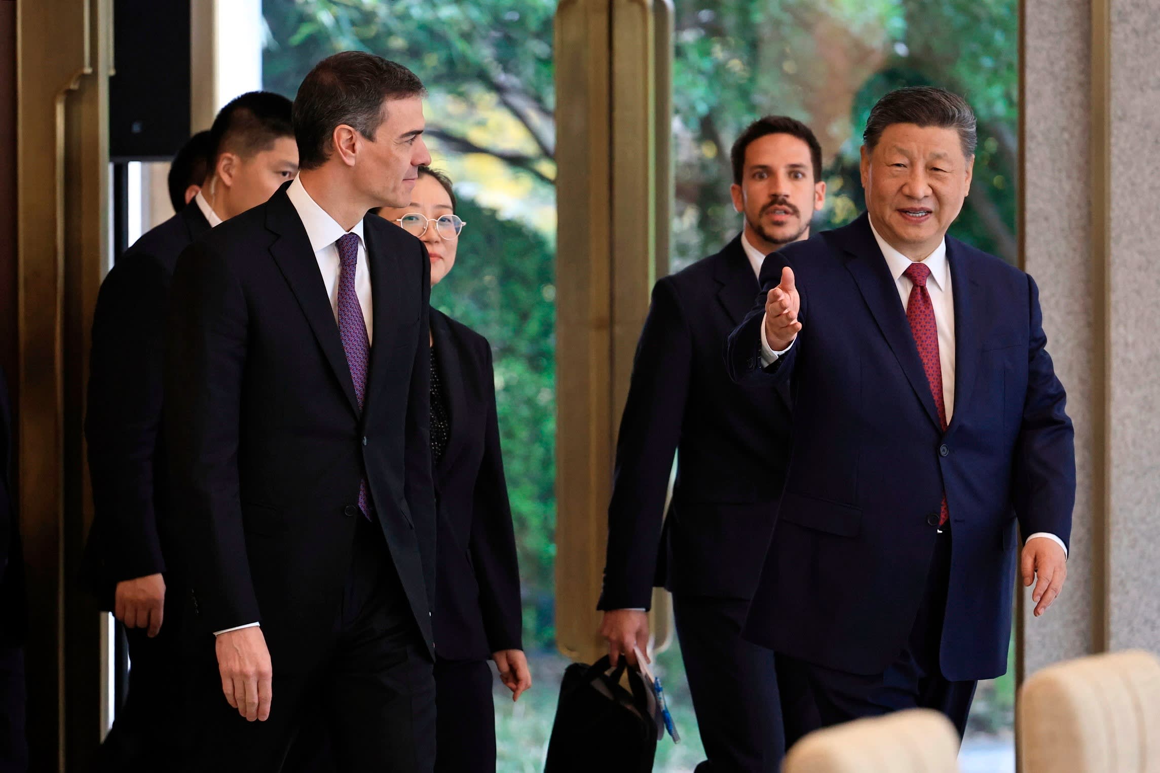 Xi Jinping, on the right, gestures as he walks alongside Pedro Sánchez