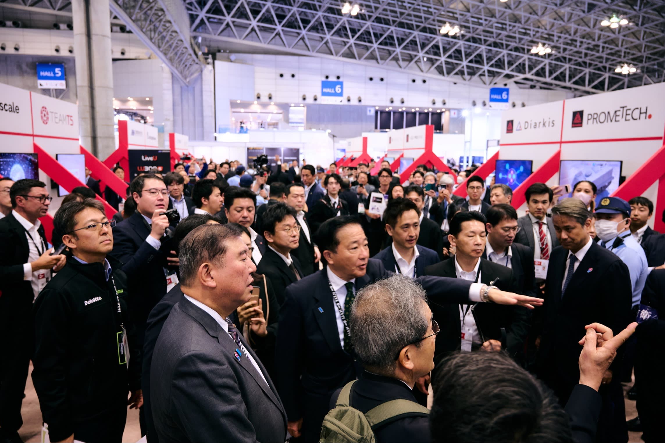 A large group of people are gathered at the DSEI Japan 2025 exhibition