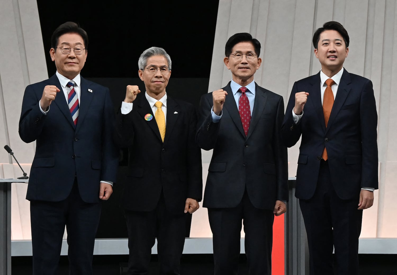 (L to R) South Korea’s presidential candidates, Lee Jae-myung of the Democratic Party, Kwon Young-guk of the Democratic Labor Party, Kim Moon-soo of the People Power Party and Lee Jun-seok of the New Reform Party pose for photographs ahead of the third televised presidential debate for the forthcoming June 3 presidential election on May 27, 2025.