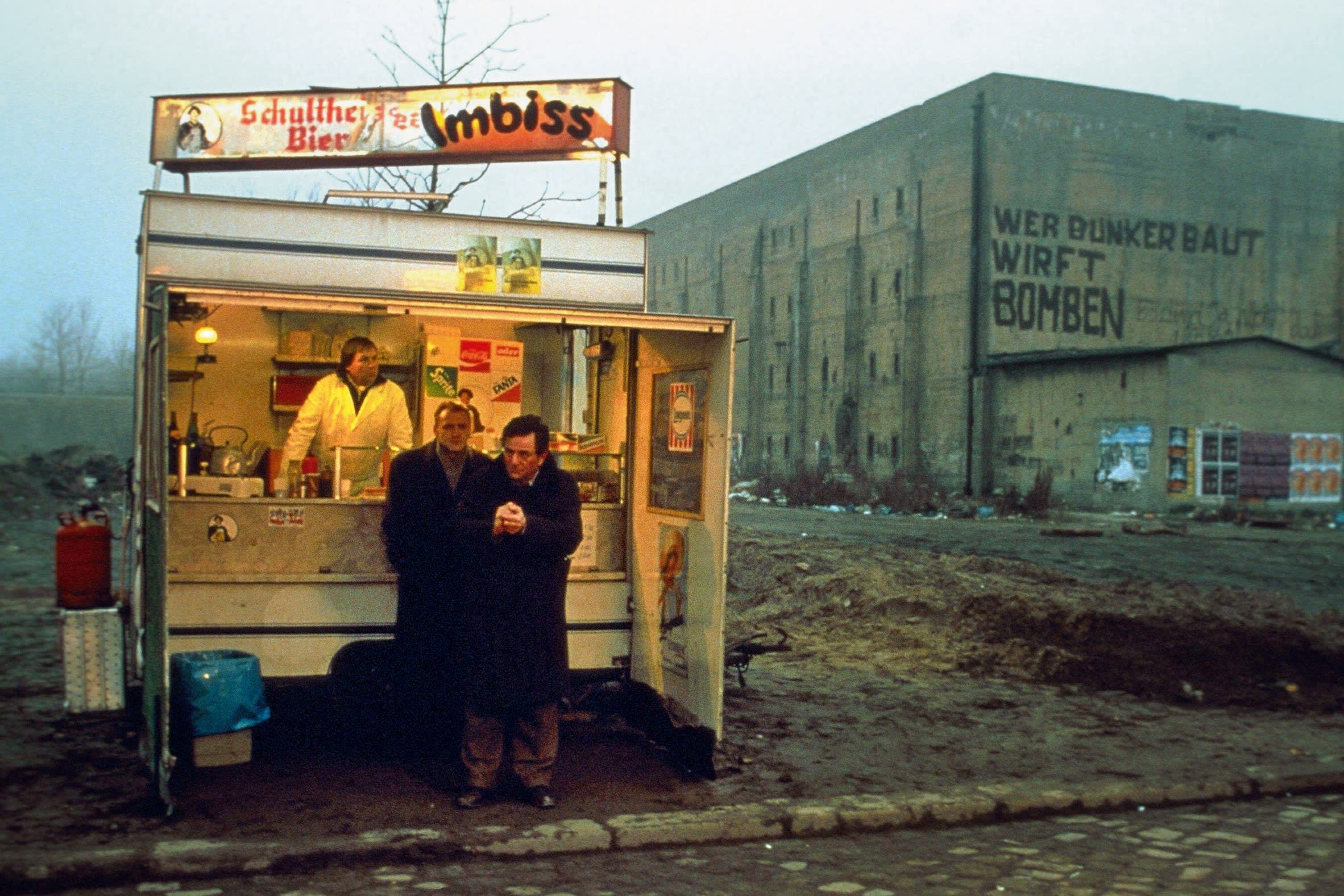 Peter Falk in Wings of Desire (1987)