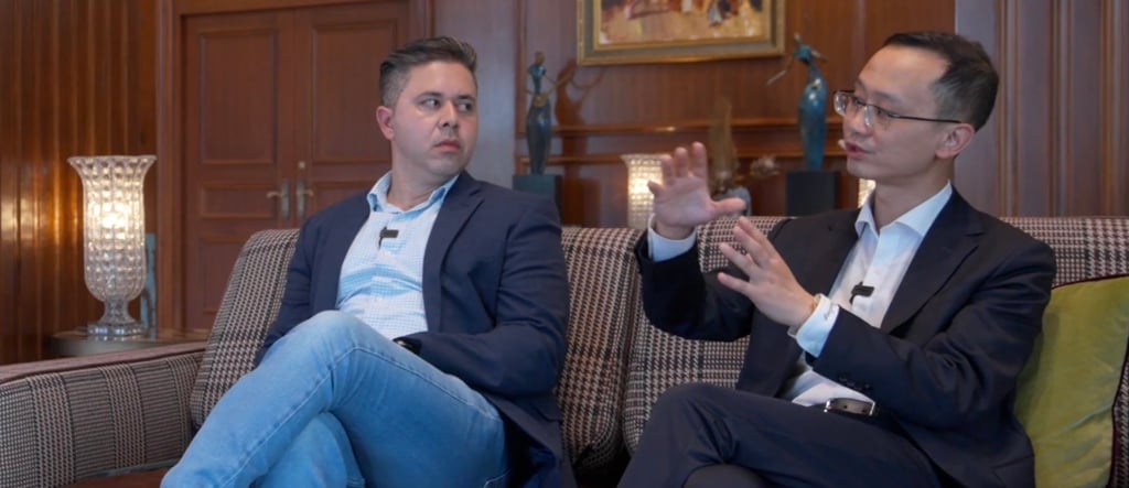 Rodrigo Lobo of Edge UOL (left) with Mark Chen of Huawei’s Cloud division. Photo: Handout Rodrigo Lobo of Edge UOL (left) with Mark Chen of Huawei’s Cloud division. Photo: Handout