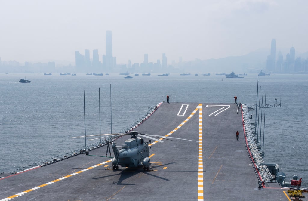 The aircraft carrier Shandong departs from Victoria Harbor in Hong Kong, July 7. Photo: Xinhua The aircraft carrier Shandong departs from Victoria Harbor in Hong Kong, July 7. Photo: Xinhua