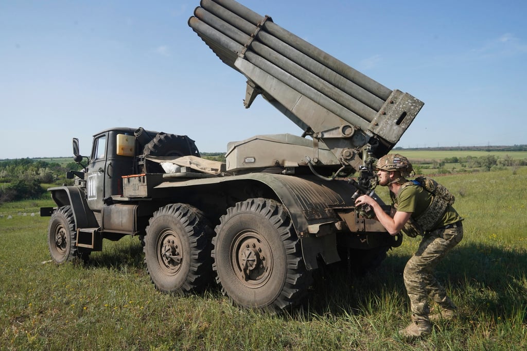 A soldier of Ukraine’s 30th Separate Mechanised Brigade prepares to fires a rocket launcher toward Russian positions at the front line in the Donetsk region of Ukraine on Thursday. Photo: AP A soldier of Ukraine’s 30th Separate Mechanised Brigade prepares to fires a rocket launcher toward Russian positions at the front line in the Donetsk region of Ukraine on Thursday. Photo: AP