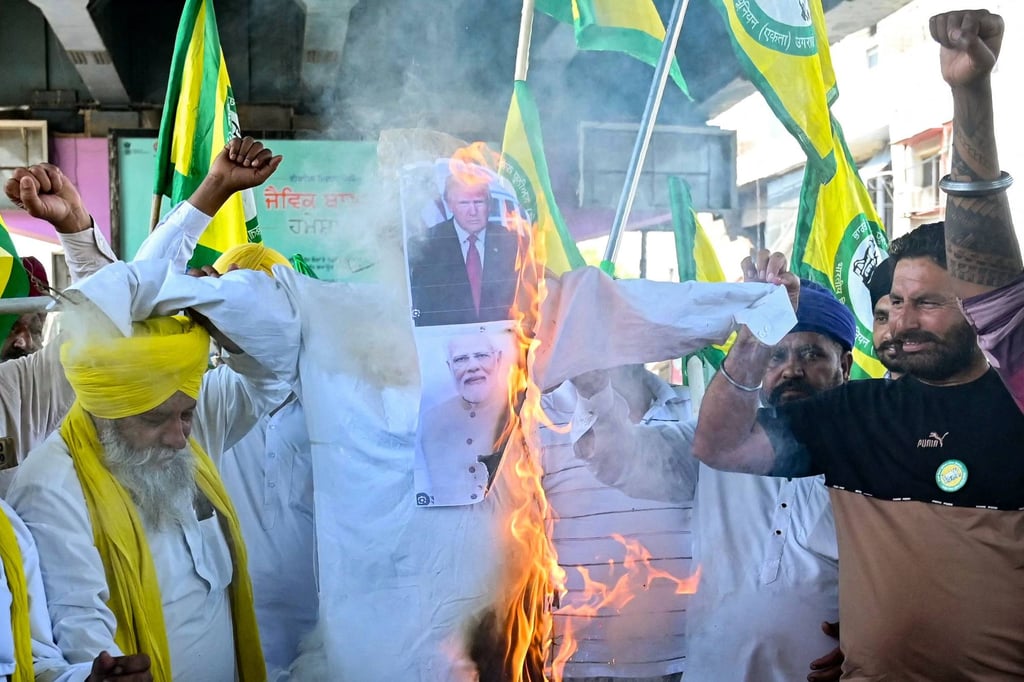 Farmers burn an effigy of US President Donald Trump and Indian Prime Minister Narendra Modi during a protest in Amritsar, India on April 4. Photo: AFP