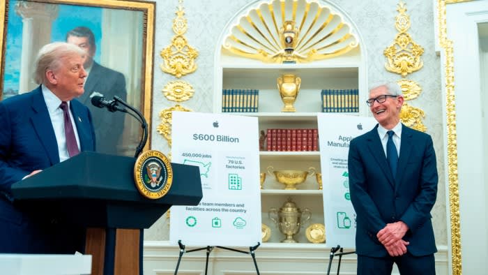 Donald Trump and Tim Cook in the Oval Office on Wednesday