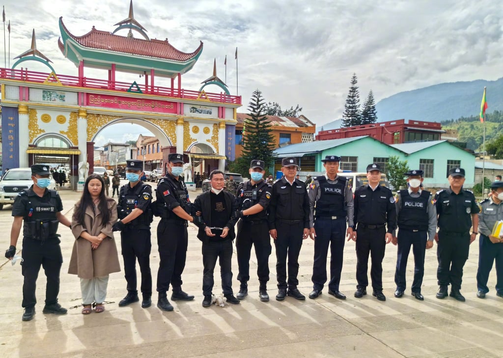 Telecom fraud suspects arrested in Myanmar are handed over to Chinese police on November 16, 2023. Photo: China’s Ministry of Public Security Telecom fraud suspects arrested in Myanmar are handed over to Chinese police on November 16, 2023. Photo: China’s Ministry of Public Security