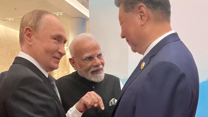 Vladimir Putin, Narendra Modi, and Xi Jinping talk together in close conversation before the SCO summit.