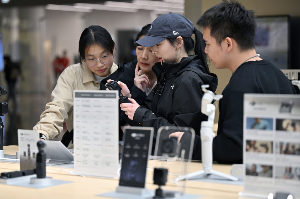 Customers shop at Haikou International Duty Free City in Haikou, Hainan province, on December 31. Photo: Xinhua Customers shop at Haikou International Duty Free City in Haikou, Hainan province, on December 31. Photo: Xinhua