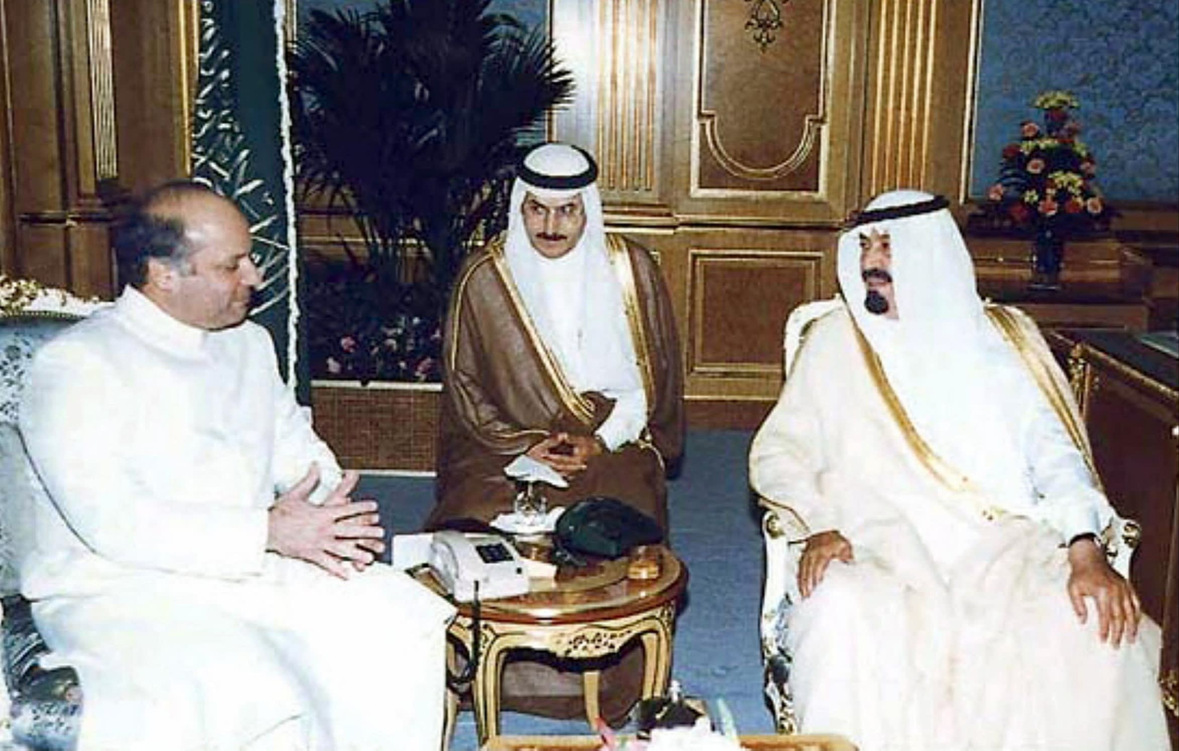 Nawaz Sharif meets then-Crown Prince Abdullah bin Abdul Aziz in 1998