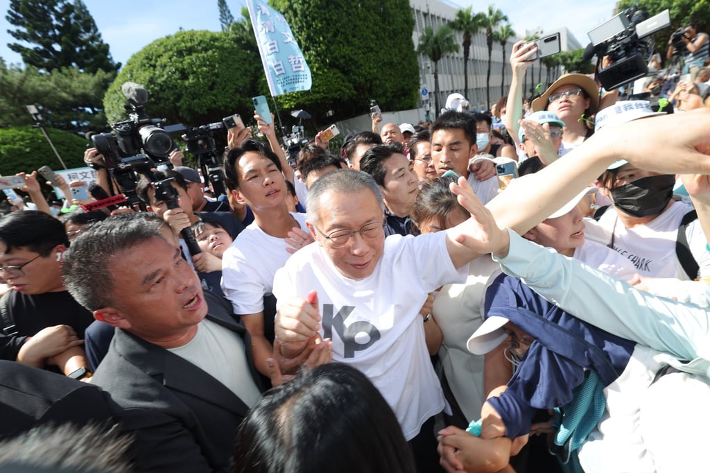 Ko Wen-je greets supporters outside the Taipei detention house where he was held for nearly a year. Photo: CNA Ko Wen-je greets supporters outside the Taipei detention house where he was held for nearly a year. Photo: CNA
