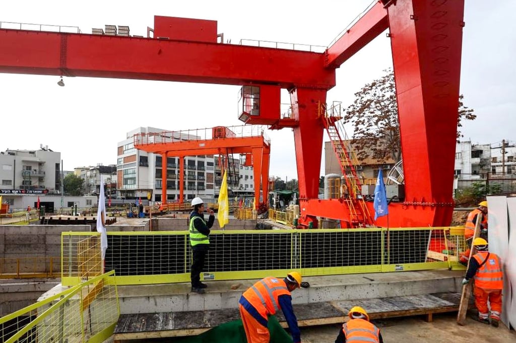 Construction workers at a section of the Tel Aviv light rail Green Line. Photo: Xinhua