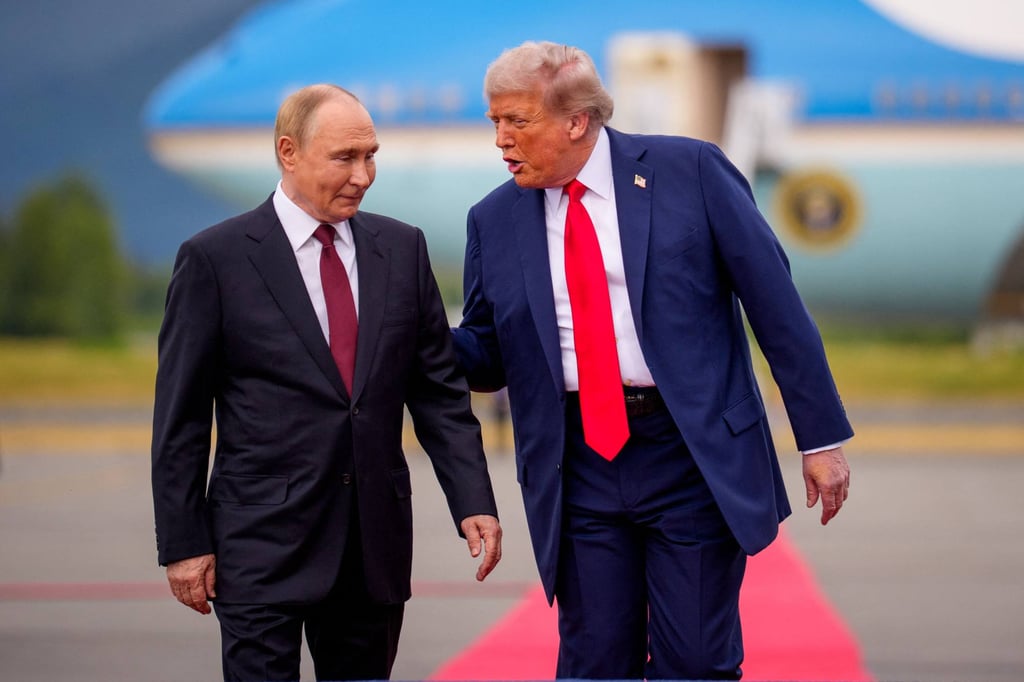 US President Donald Trump (right) greets Russian President Vladimir Putin as he arrives at Joint Base Elmendorf-Richardson in Anchorage, Alaska, on August 15. Photo: Getty Images