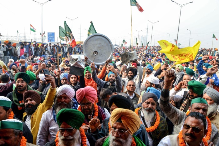 Farmers beat utensils during a protest against the central government’s recent agricultural reforms