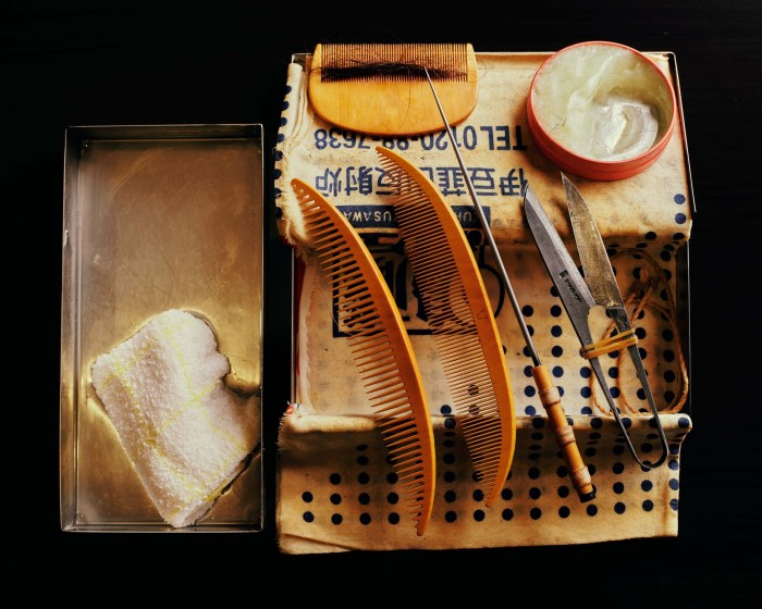 Boxwood combs and camellia-blended oil