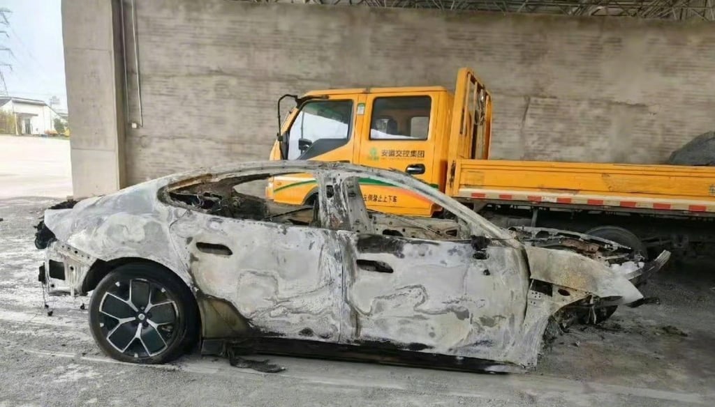 A driver was killed when his Xiaomi vehicle caught fire following a high-speed crash in Chengdu. Photo: Weibo A driver was killed when his Xiaomi vehicle caught fire following a high-speed crash in Chengdu. Photo: Weibo