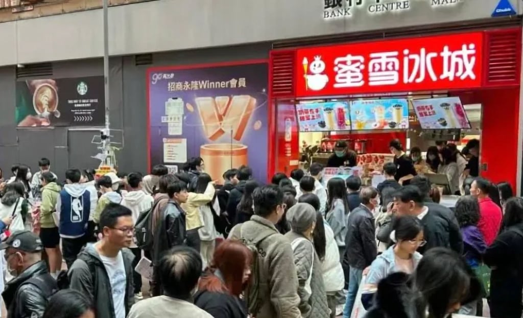 A Mixue shop in Hong Kong. Brothers Zhang Hongchao and Zhang Hongfu have joined the ultra-rich club after Mixue raised US$444 million from its Hong Kong share sale in March. Photo: Xiaohongshu