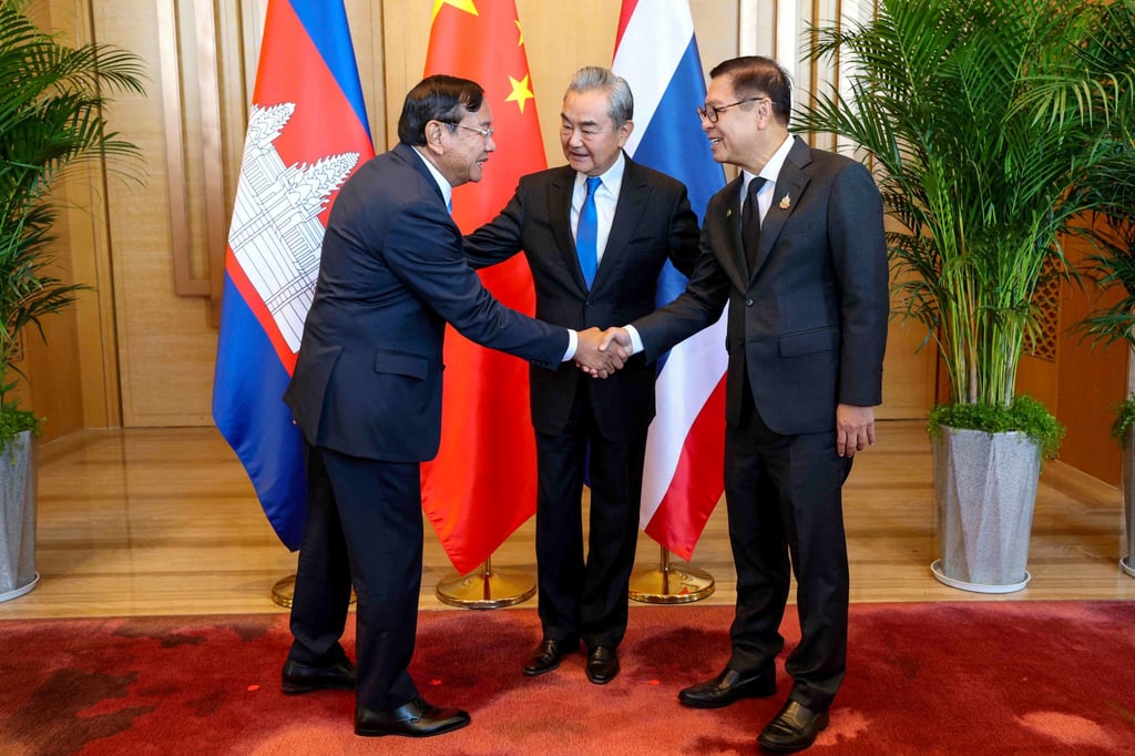 China’s Foreign Minister Wang Yi (centre) meets Cambodia’s Deputy Prime Minister Prak Sokhonn (left), also the country’s foreign minister, and Thailand’s Foreign Minister Sihasak Phuangketkeow, in Yunnan province on Monday. Photo: Agence Kampuchea Presse/AFP