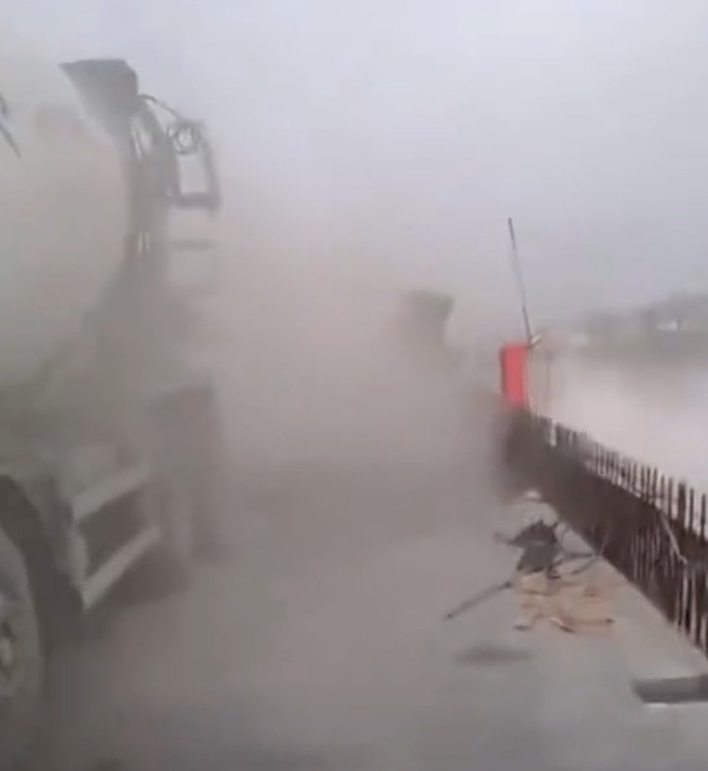 The unfinished Yuegang Bridge collapsed on Monday when the main span suddenly gave way. Photo: Handout The unfinished Yuegang Bridge collapsed on Monday when the main span suddenly gave way. Photo: Handout