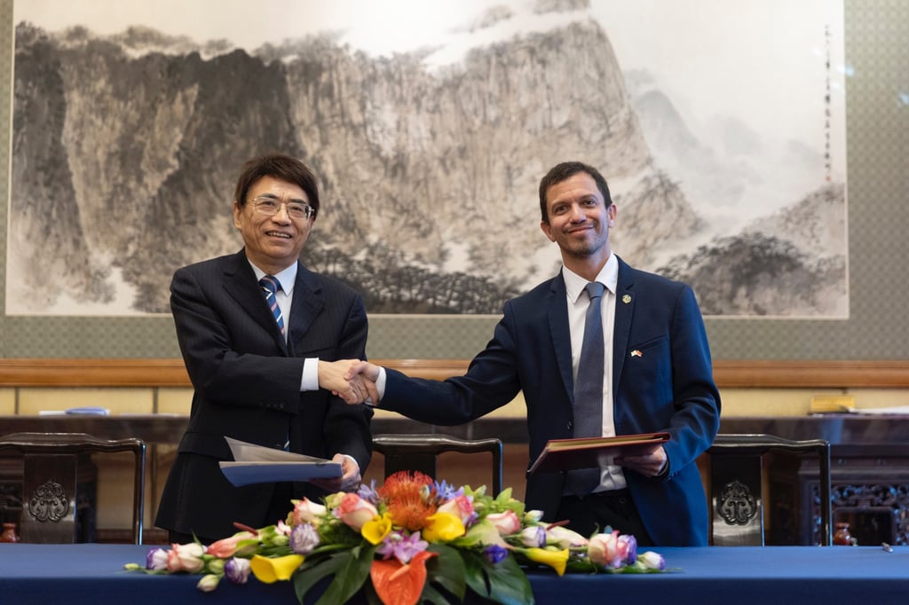 Lan Yujie (left) of the National Natural Science Foundation of China with Alvaro Brunini of Uruguay’s National Agency of Research and Innovation. Photo: Handout