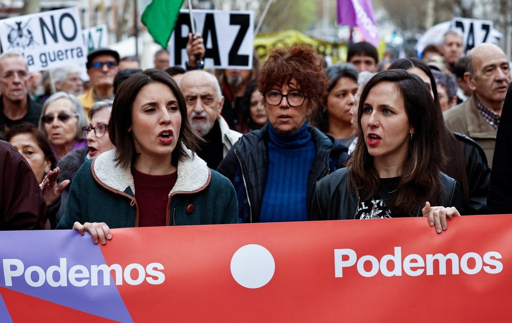European Parliament member Irene Montero and Ione Belarra, secretary general of left-wing political party Podemos, shout slogans during an anti-war demonstration, amid the US-Israeli conflict with Iran, in Madrid, Spain, on March 21. Photo: Reuters