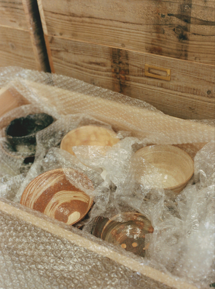 Tea bowls he is dissatisfied with stored in a crate